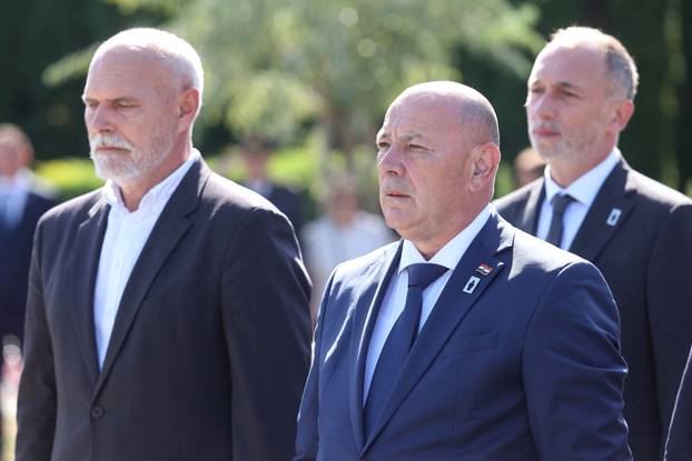Vukovar: Polaganje vijenaca na Memorijalnom groblju povodom obilježavanja Dana sjećanja na nestale