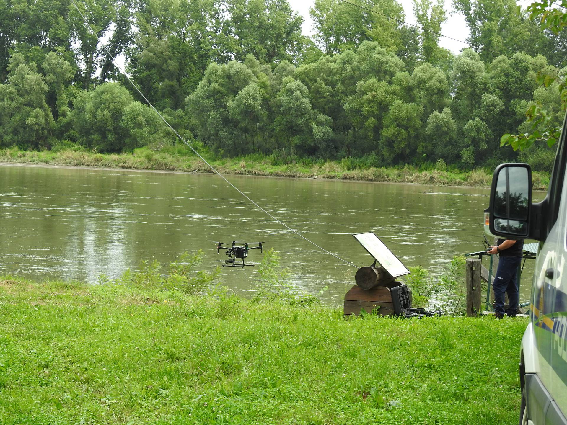 Obitelj ne gubi nadu: Muškarca nestalog u Dravi traže i dronom