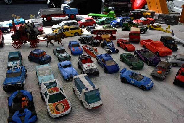 Požega: Čuveni modeli izloženi u sklopu oldtimer manifestacije"Trophy Zlatnom dolinom 2026."