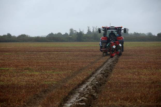 Velika Gorica: Održano jubilarno 20. državno natjecanje u oranju