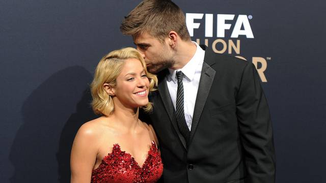 Fussball International  FIFA Ballon d Or 2011: Gerard Pique (re, Barca) und Freundin  Shakira (Kolumbien)