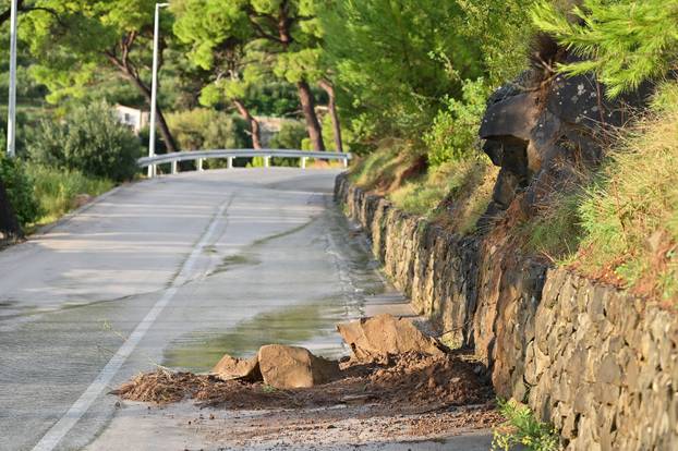 Bujica poplavila Podgoru tijekom jakog kišnog nevremena