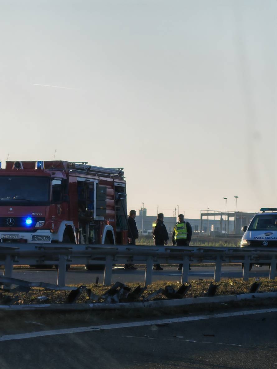 VIDEO Teška prometna nesreća kod Slavonskog Broda: Troje ljudi prevezeno je u bolnicu