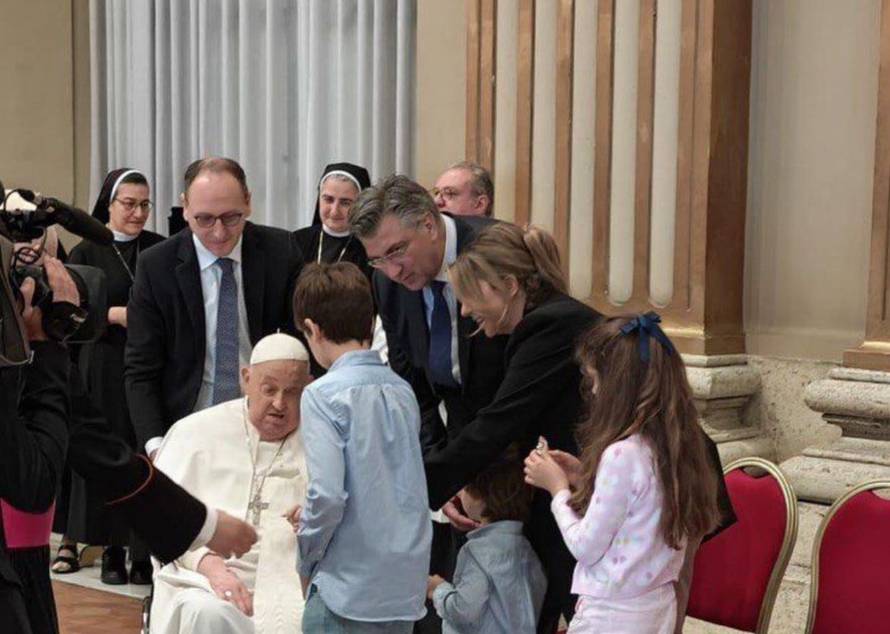 Umro je papa Franjo! Na snagu stupaju brojni propisi: Evo što se sada događa u Vatikanu