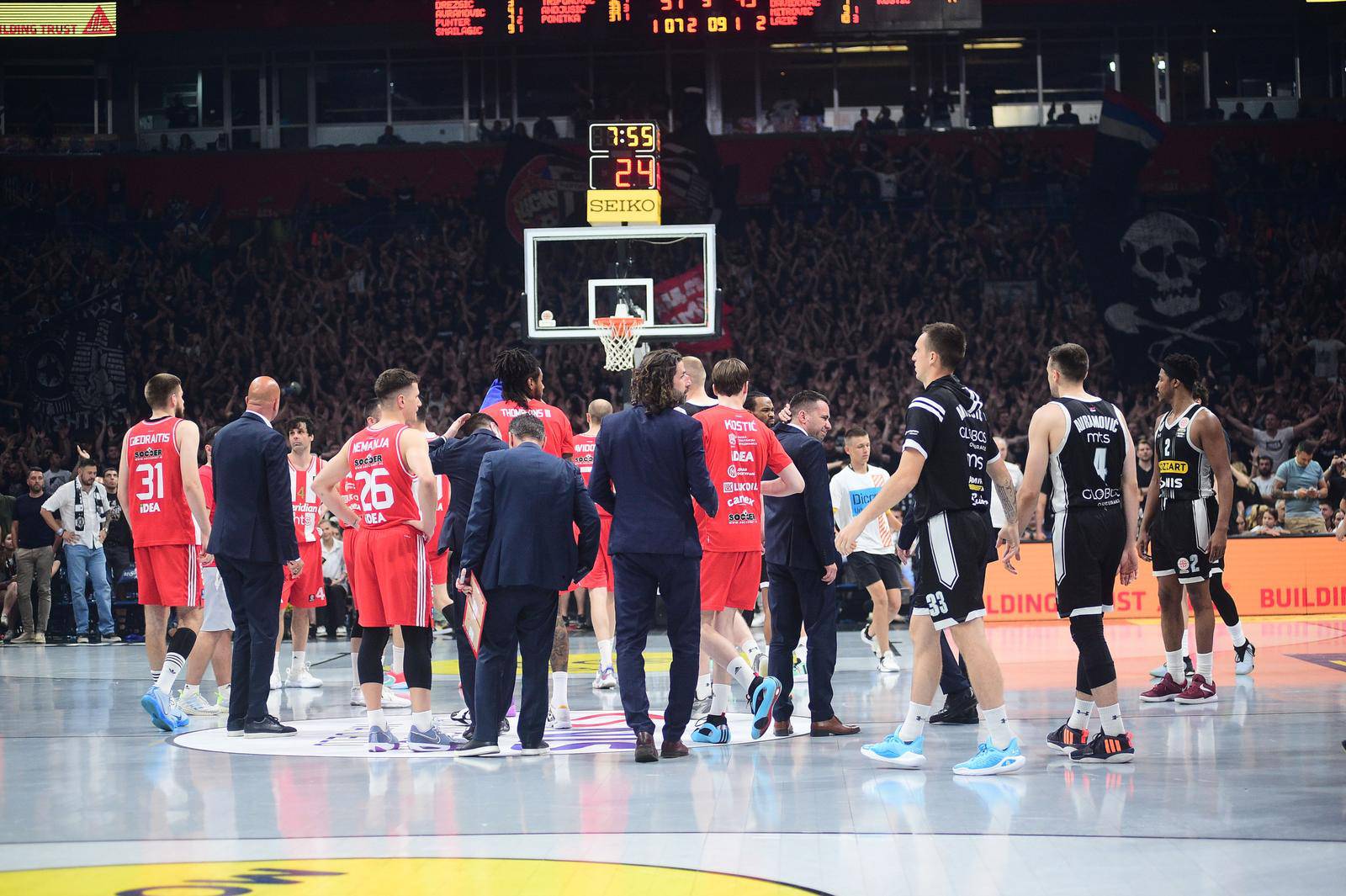 Partizan i Crvena zvezda u Štark  Areni igrali su 2 finalne serije KLS-a, no utakmica je prekinuta u trećoj četvrtini