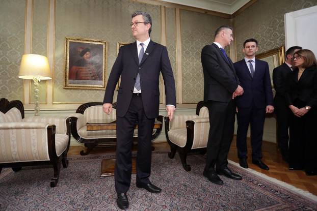 ARHIVA: 2016. Zagreb: Primopredaja vlasti izme?u Milanovi?a i Oreškovi?a u Banskim dvorima 