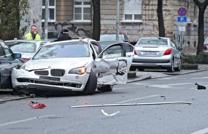 Osam razbijenih auta u centru Zagreba, ozlijeđena vozačica