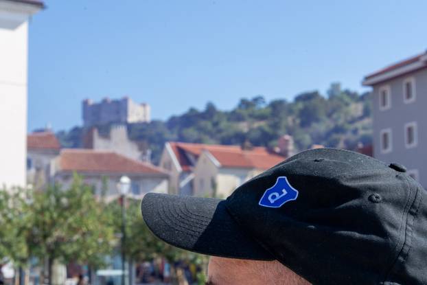 Senj: Navijači Dinama "obojili" rivu u plavo