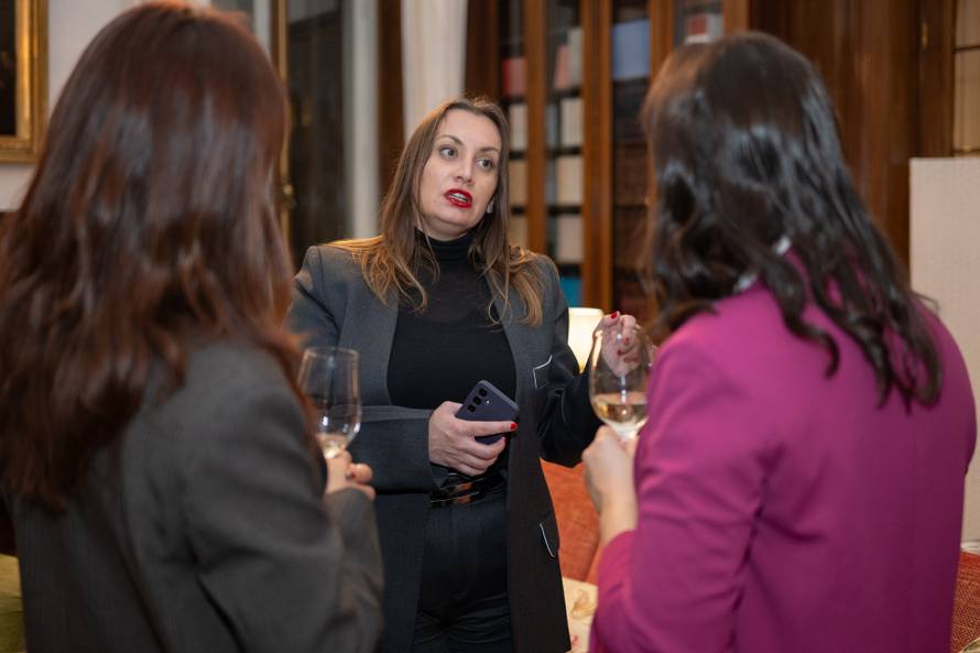 Proveli smo dan s Aurorom Weiss: "Nije mi žao što sam se usporedila s kobilom, konj je simbol diplomacije"