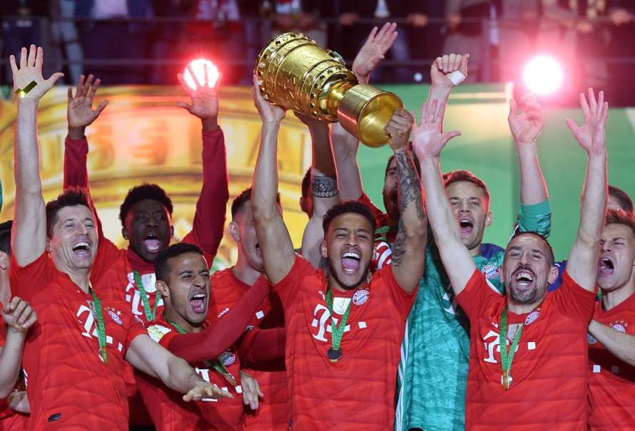 Navijači skandirali, Kovač uzeo megafon i vikao: Ponosan sam!