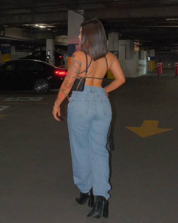 FOTO Atraktivna borkinja UFC-a i Playboyeva zečica snimile su kako se hrvaju. Fanovi u ekstazi