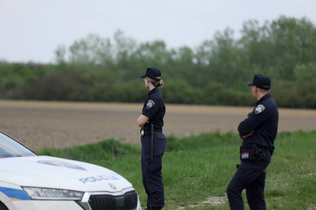 Avion prisilno sletio kod Ivankova