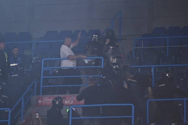Beograd: Tučnjava navijača i policije na utakmici KK Partizan Mozzart Bet  i KK Crvena zvezda