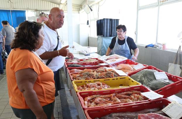 Šibenik: Bogata ponuda ribe na šibenskoj ribarnici