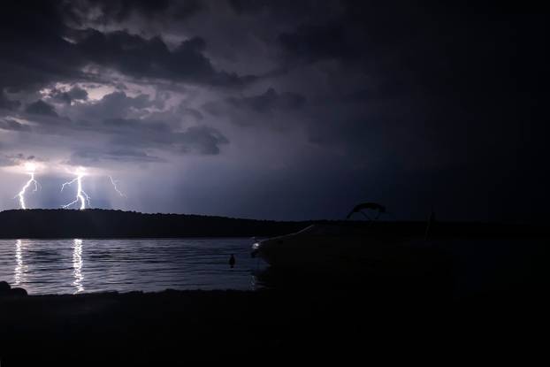 Otok Rab  pogodilo grmljavinsko nevrijeme