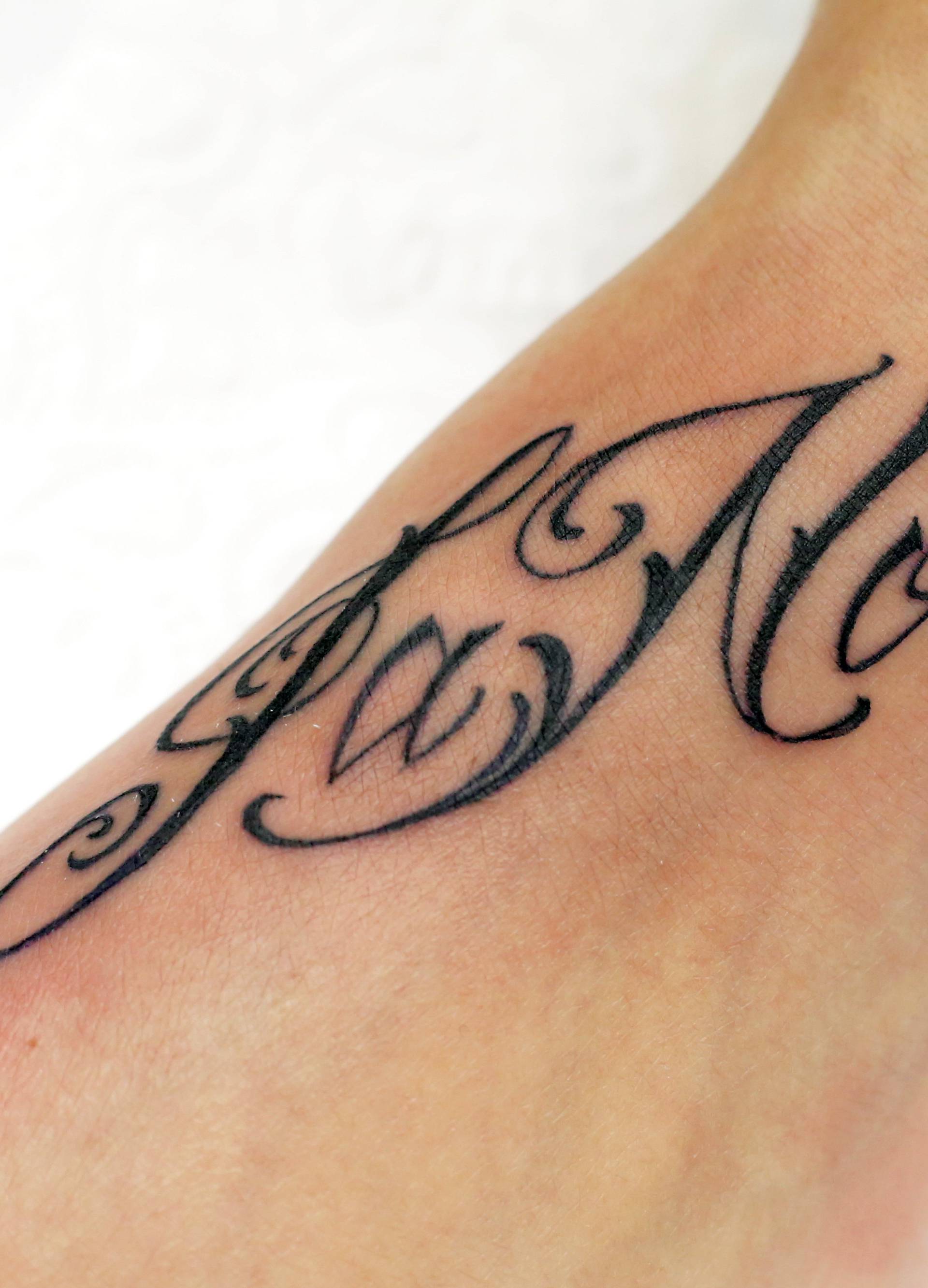 'Nebeska sam k*rva': Ava će si citat tetovirati na talijanskom