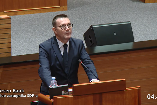 Bauk HDZ-ovcima: 'Kundid se nije bojao &ccaron;etnika pa ne&cacute;e ni vas!' &Dstrok;aki&cacute; dobacio: 'Budalo'