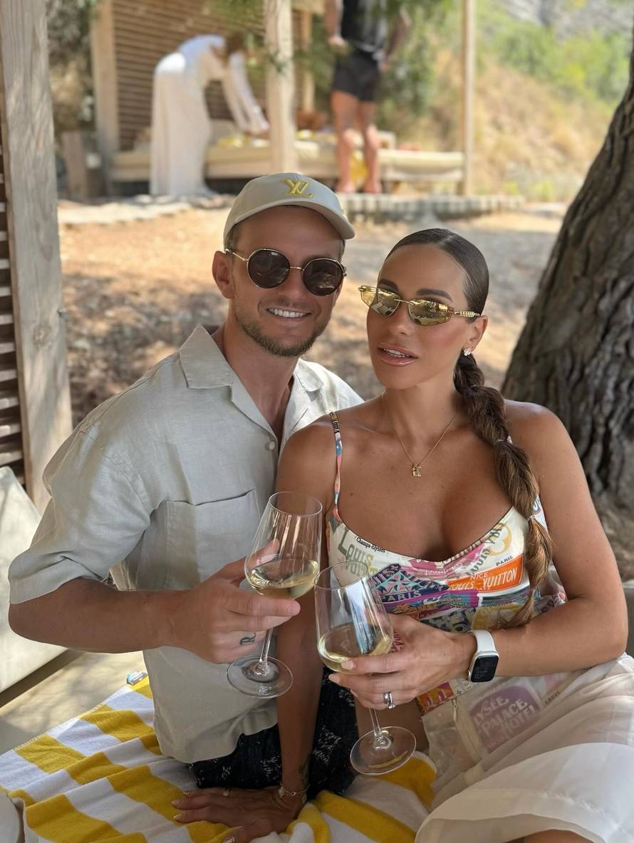 Rakitić i Raquel proslavili 13. godišnjicu braka u gradu ljubavi