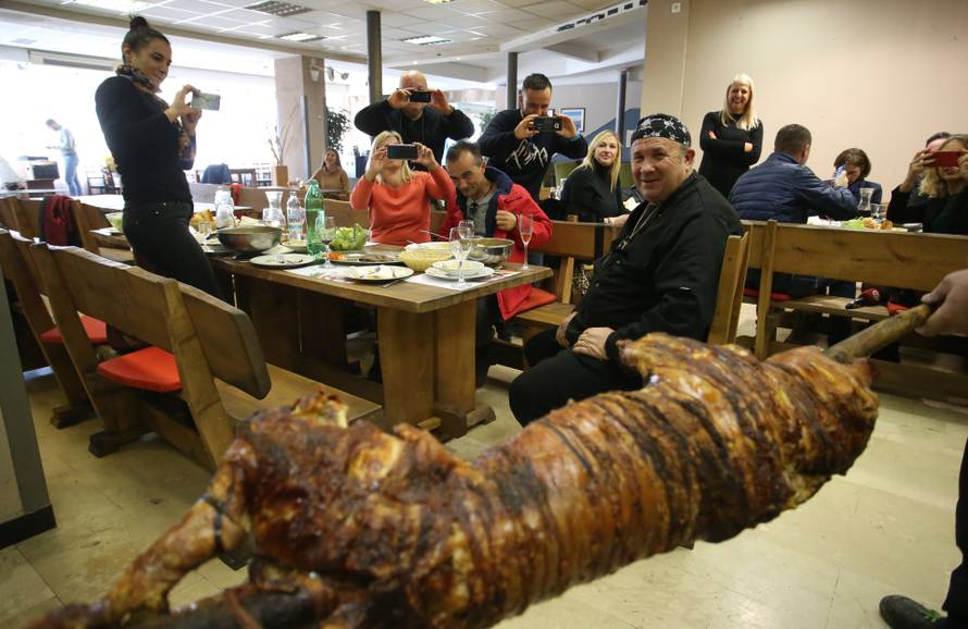 Split:  Željko Kerum družio se s predstavnicima medija uo?i nadolaze?ih blagdana