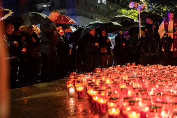Mostar: Stotine građana okupilo se u Vukoavrskoj ulici i zapalilo svijeće za Vukovar