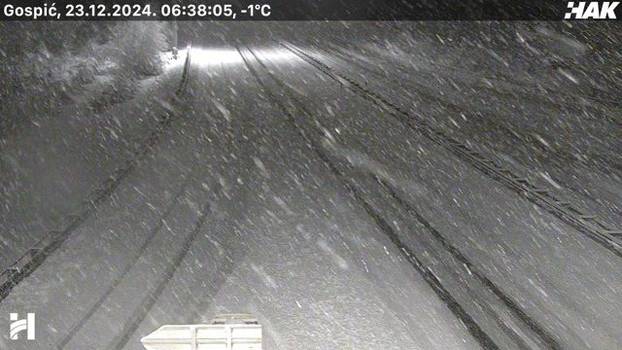 FOTO Snijeg zameo Hrvatsku! Pogledajte kako izgledaju ceste. Zbog mećave su zatvorili dio A1