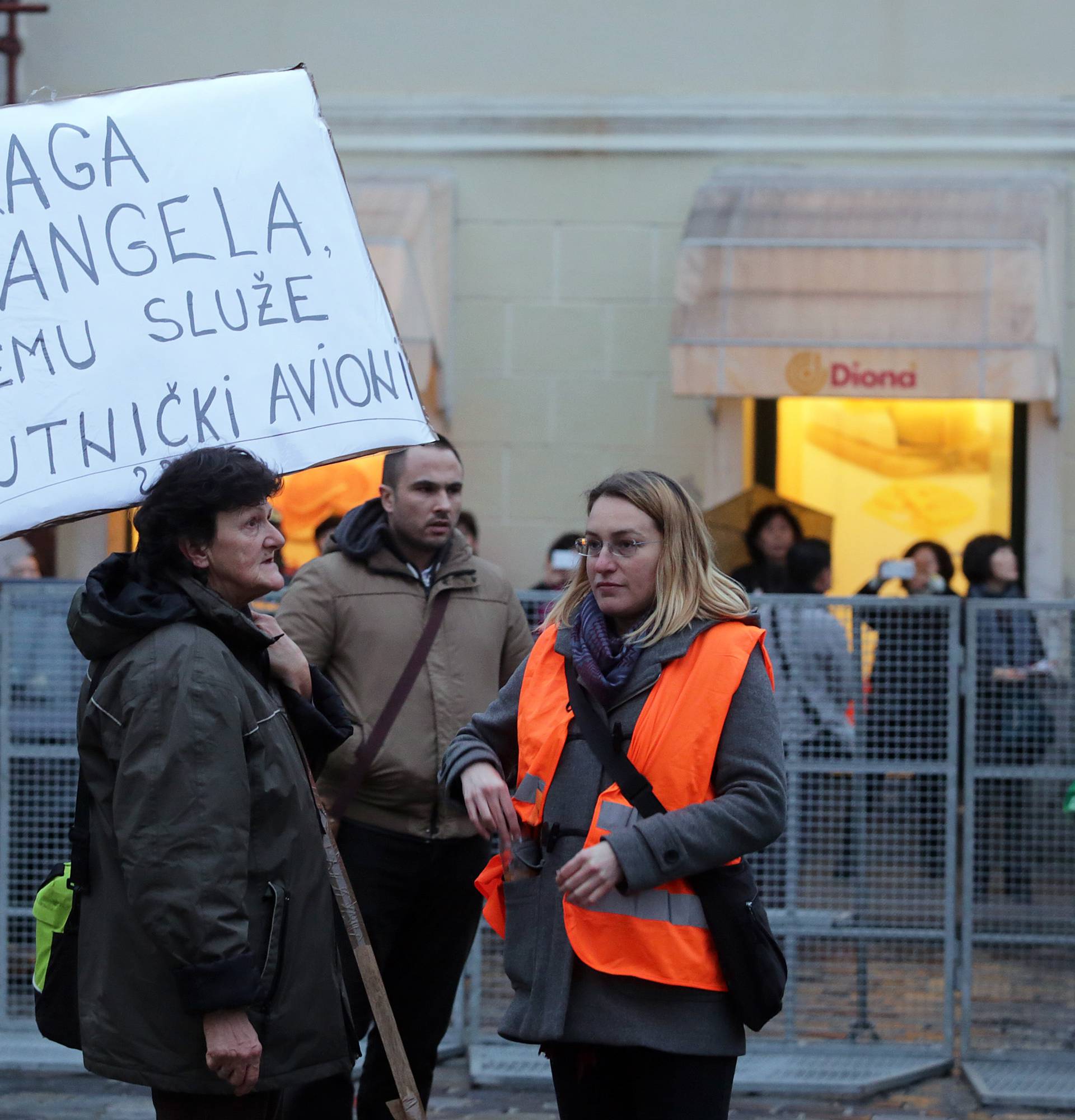 Stotine na Markovu trgu protiv zatvaranja rute za izbjeglice