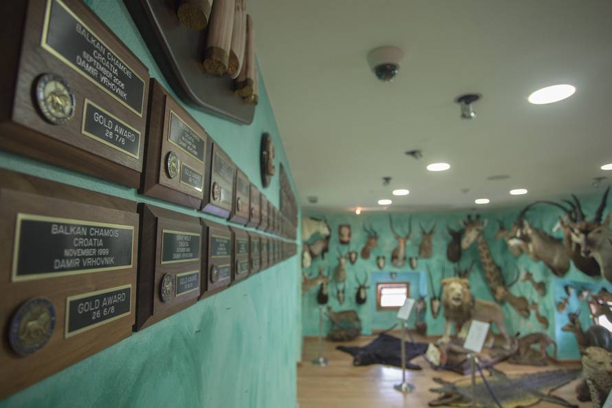 Nitko ne želi trofeje riječkog tajkuna: Djecu su užasavali...