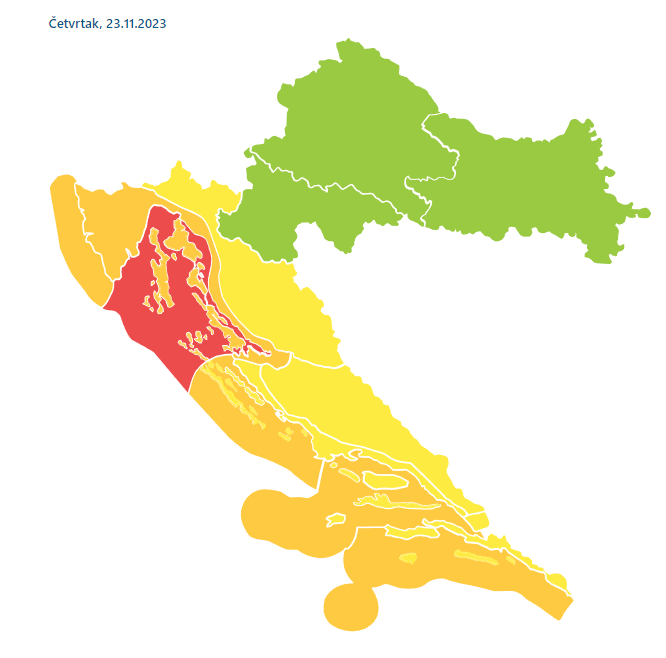 Na Jadranu orkanski udari bure, na snazi je crveni meteoalarm. Na jugu kiša, u Lici moguć snijeg