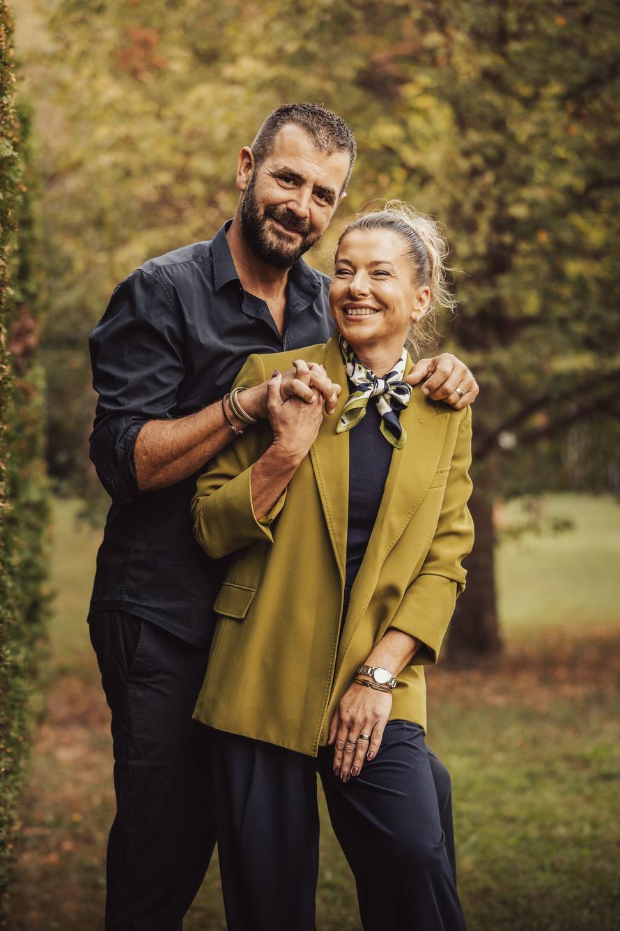 Kako ovaj par gradi globalni biznis uz AI i radi 95% online