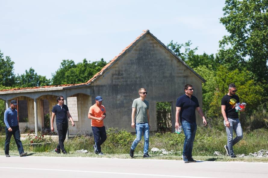 Biljane Donje: Vojskao dvezla vojni avion u bazu