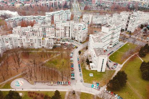 Ovaj je kvart nekad bio najrazvijeniji u zemlji, a može se pohvaliti i prvom kabelskom