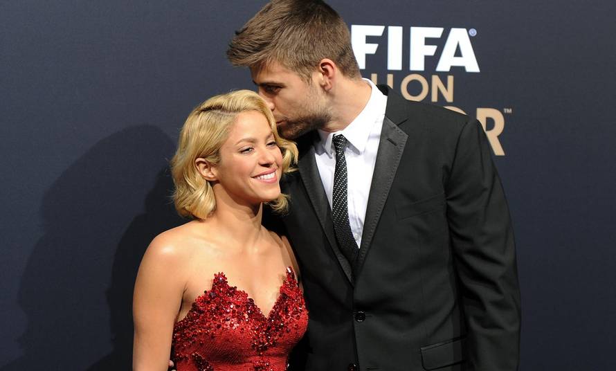 Fussball International  FIFA Ballon d Or 2011: Gerard Pique (re, Barca) und Freundin  Shakira (Kolumbien)