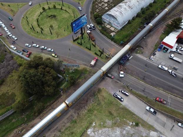 MEXICO ATLACOMULCO TRAIN BUS CRASH