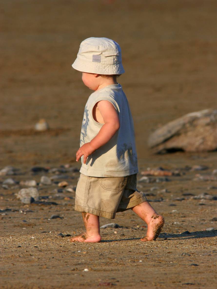 Što se događa kad hodate bosi?