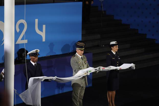 Zastava Olimpijskih igara u Parizu podignuta na stijeg naopako