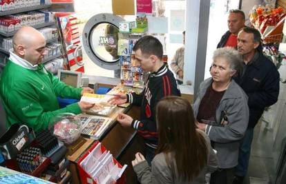 I Vukovarci dolaze uplatiti srećke u sretni kiosk Roko