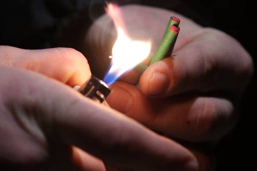 Mu&scaron;karac u bolnici, mladi&cacute; ga ozlijedio pirotehnikom na Bo&zcaron;i&cacute;