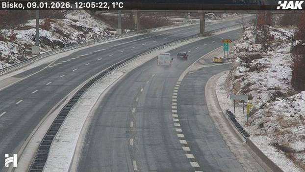 FOTO Snijeg pao i u Splitu! Bijeli se i autocesta u okolici grada: Pogledajte prizore iz Dalmacije