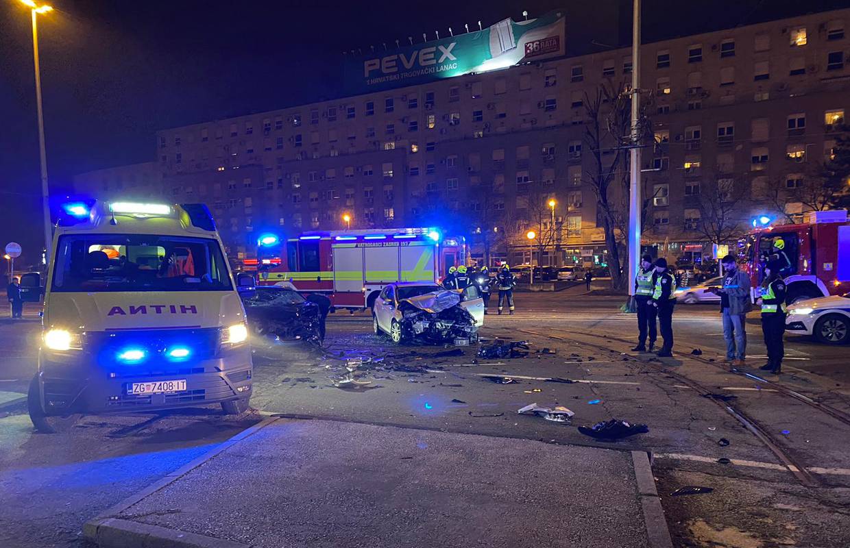 Više ozlijeđenih u prometnoj nesreći u Zagrebu: Vatrogasci izvlačili čovjeka iz automobila