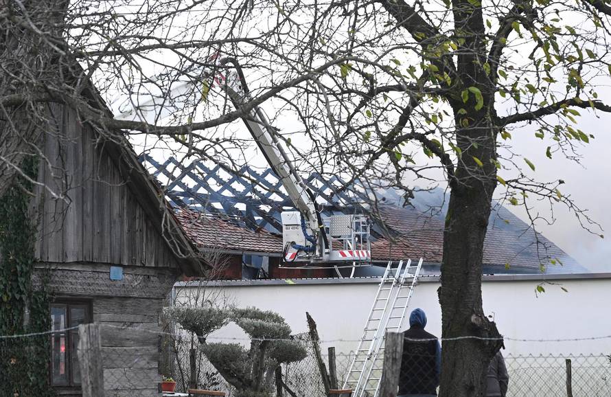 Zagreb: U skladištu guma u Zagrebačkoj ulici u Sesvetama izbio je požar