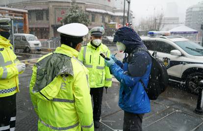 Kinesku novinarku osudili na 4 godine zatvora jer je širila lažne vijesti o zarazi korona virusom