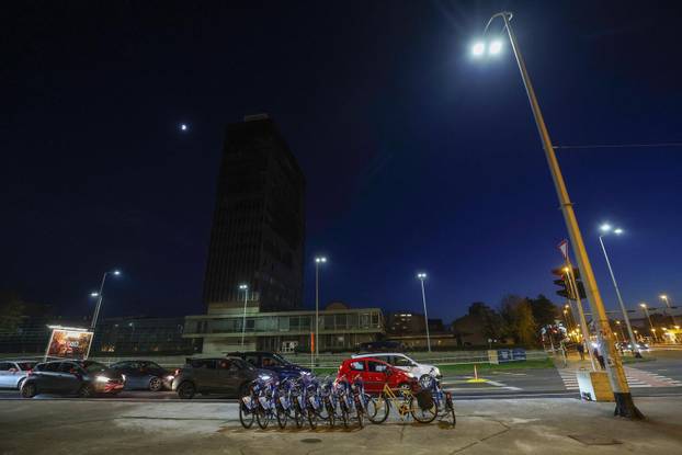 Zagreb: Nova regulacija prometa na križanju Savske i Slavonske ulice