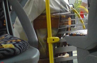 Snašao se u punom busu: Ponio si je vlastitu stolicu