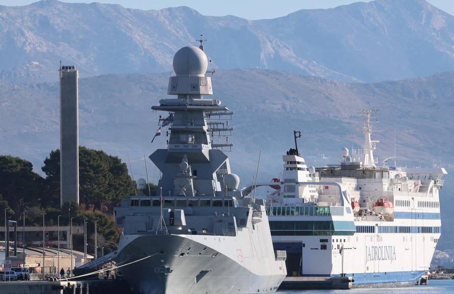 NATO-ov zapovjedni brod Virginio Fasan u splitskoj luci