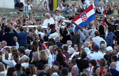 FOTO Papa Lav na hrvatskom pozdravio hodočasnike, evo što je poručio brojnim vjernicima