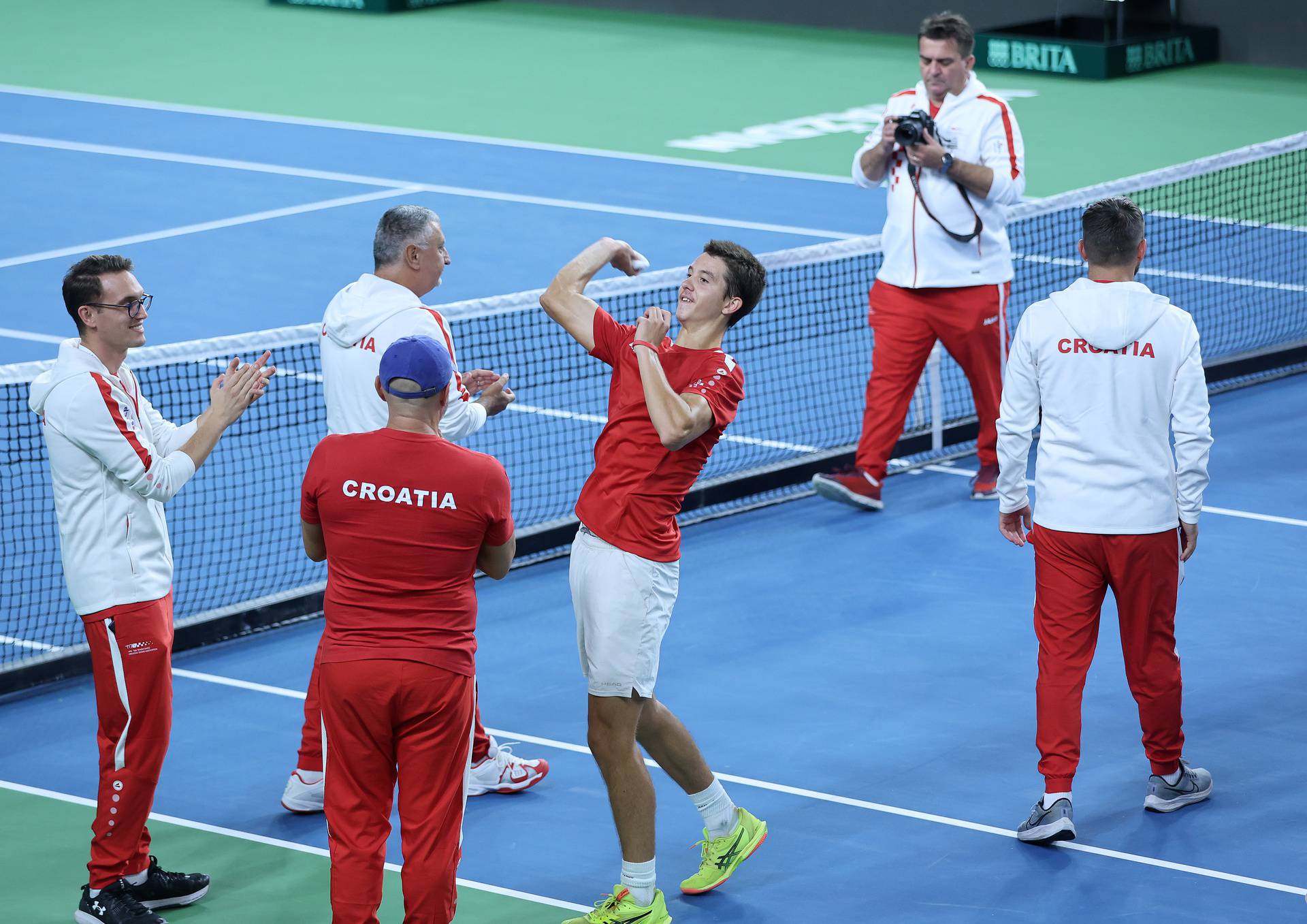 Varaždin: Davis cup, slavlje igrača hrvatske reprezentacije nakon pobjede od 4:0