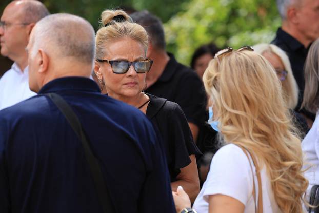Zagreb: Posljednji ispraćaj Luce Mamić, majke Stojana, Zdravka i Zorana Mamića