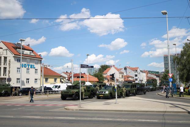 Zagreb: Izlazak vozila iz vojarne "1. gardijske brigade Tigrovi - Croatia"
