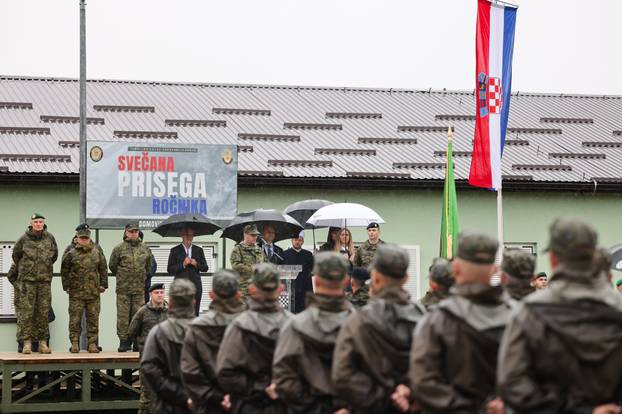 FOTO Suze i zagrljaji u Požegi: 900 novih ročnika položilo prisegu, među njima i 53 žene