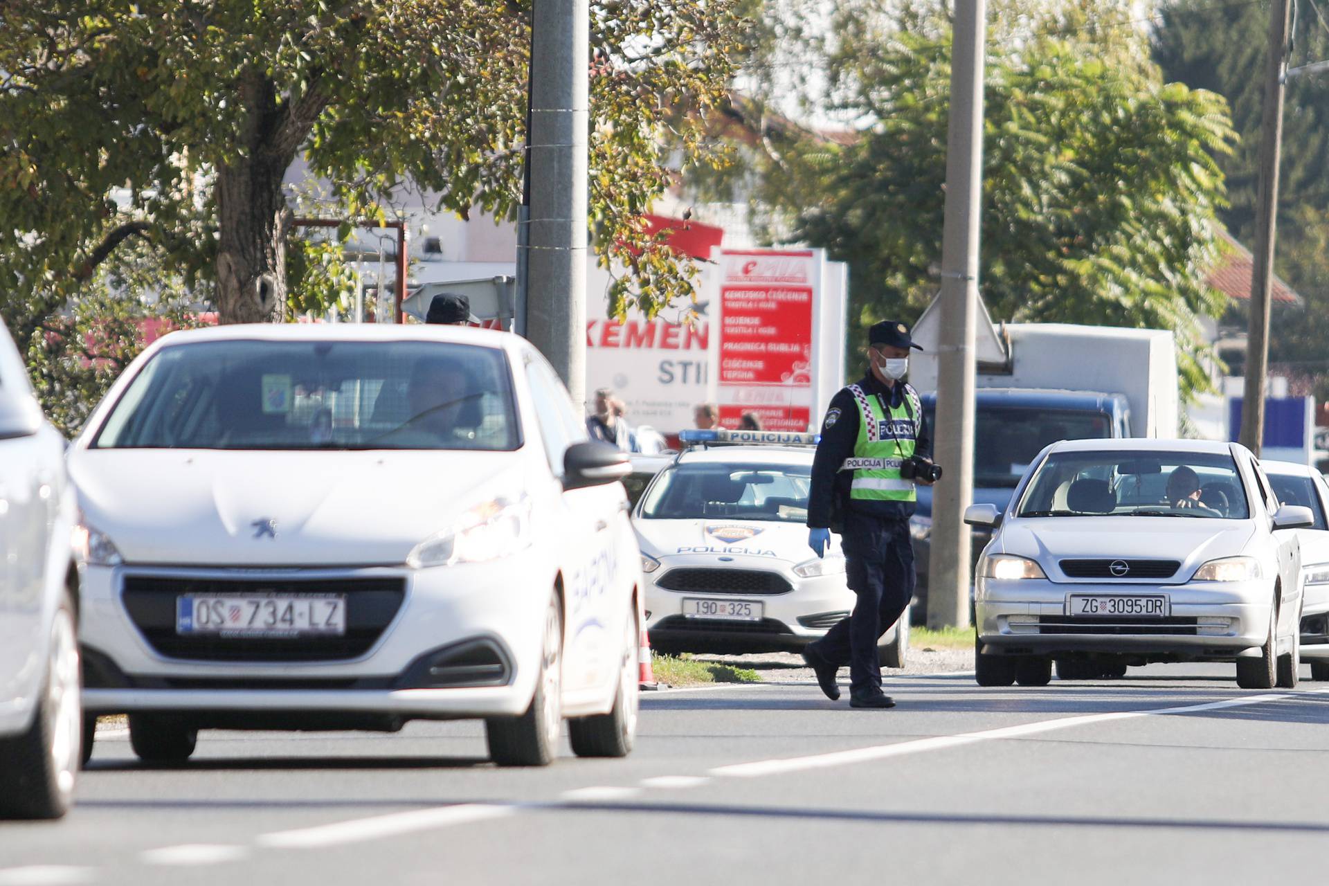 Zagreb: Očevid na mjestu prometne nesreće u Ježdovečkoj ulici